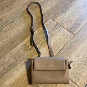 Small guess shoulder purse. Good condition no tears or rips. Purple beige color.